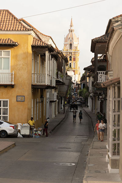 One of the streets of Cartagena with the bell tower of the cathedral in the background | Cartagena de Indias | Colombia