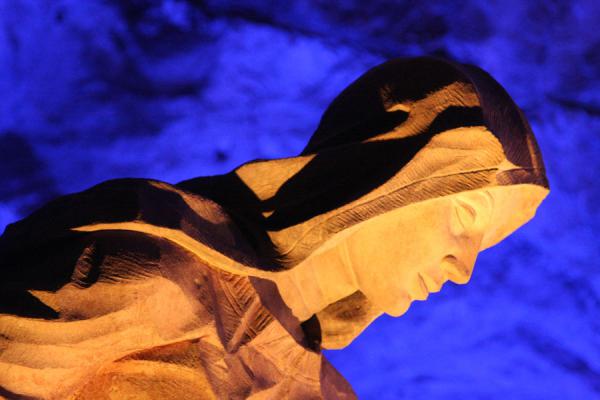 Picture of Virgin Mary represented as a statue in the Salt Cathedral
