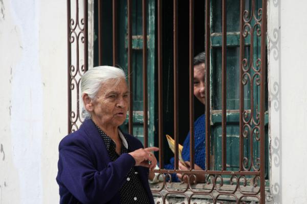 Picture of Colombian people (Colombia): Old Colombian women chatting at a window