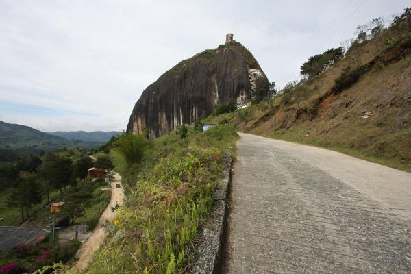 Picture of El Peñón de Guatapé (Colombia): Road towards El Peñón