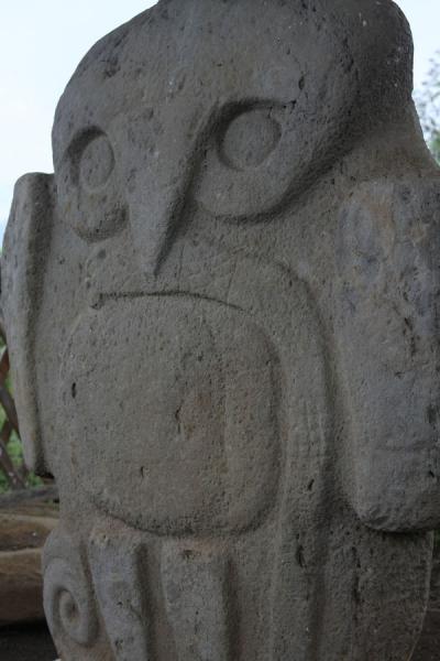 Picture of San Agustín Archeological sites (Colombia): Bird with snake carved in rock at La Pelota