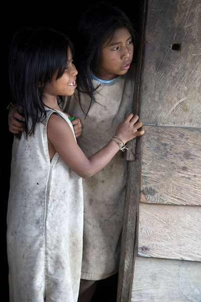 Picture of Two young Kogi kids in a door opening on the trail to Ciudad Perdida