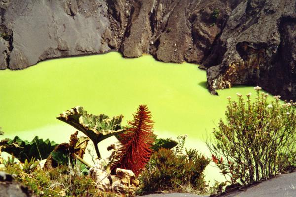 Picture of Irazú volcano: crater lake