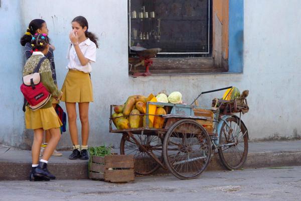 Picture of Cuban streetlife (Cuba): Cuban girls chatting in the street