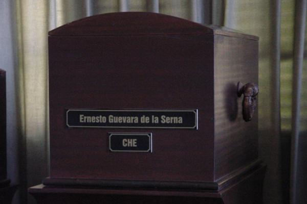 Picture of Che Guevara coffin 
