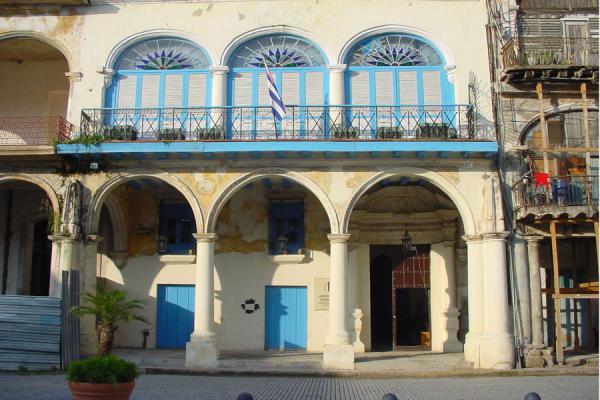 Foto van One side of Plaza ViejaHavana - Cuba