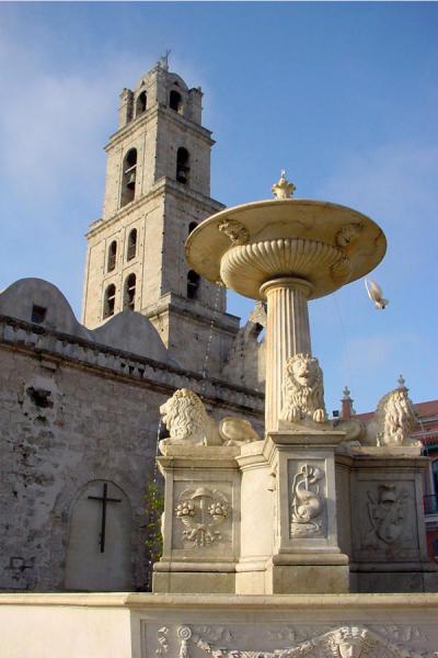 Picture of San Francisco church in Habana