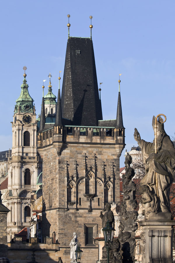 Malá Strana side bridge tower on Charles Bridge with statue of St. Augustine in the foreground | Praga | Cechia
