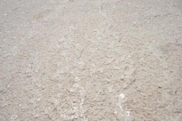 Foto de Lac Assal: close-up of the surface of this salty lake - Yibuti - Africa