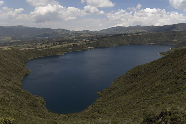 Foto van Laguna Cuicocha seen from the east side of the lakeLaguna Cuicocha - Ecuador