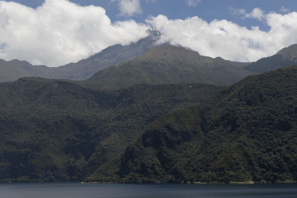 Foto van Laguna Cuicocha and Cotacachi hidden in the cloudsLaguna Cuicocha - Ecuador