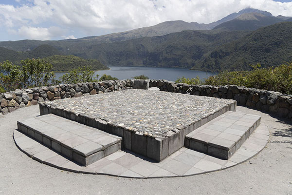 Foto van Platform once used for sacrifices with Laguna Cuicocha in the backgroundLaguna Cuicocha - Ecuador