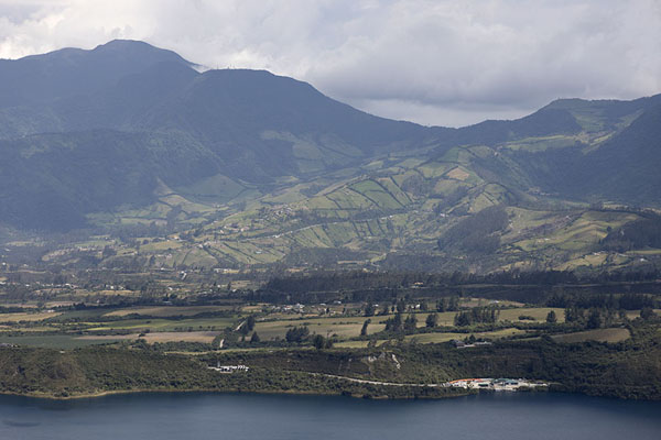 Foto van View towards the south of Laguna CuicochaLaguna Cuicocha - Ecuador