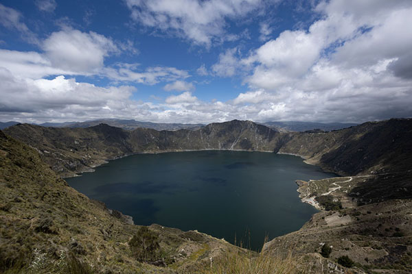 Foto van Lake Quilotoa seen from the viewpointQuilotoa - Ecuador