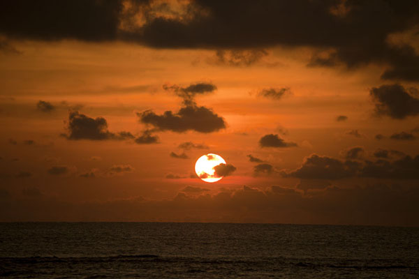 Foto van Equatoriaal-Guinea (Sunset seen from the waterfront of Bata)