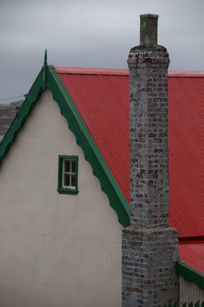 Foto van Chimney on a typical house in StanleyStanley - Falklandeilanden