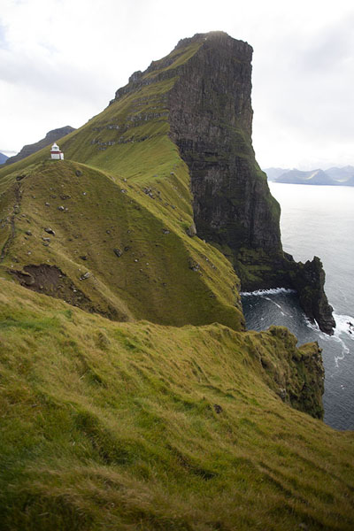 Foto van Dramatic cliffs at the far north of Kalsoy islandKalsoy - 