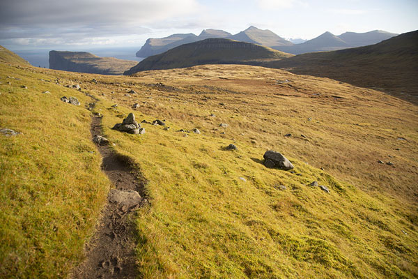 Picture of The trail between Tjørnuvik and Saksun in the sunlightSaksun Tjørnuvik Hike - Faroe Islands