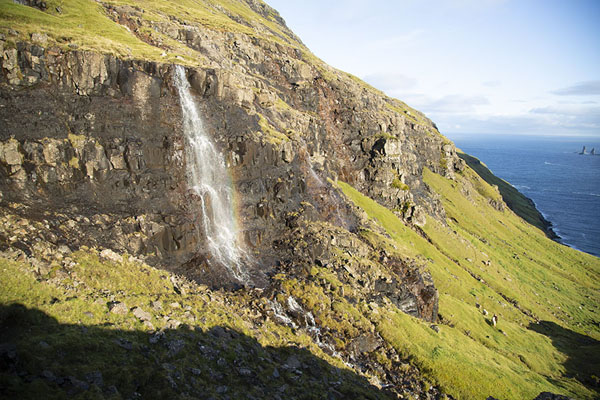 Waterfall coming down the mountain slope above Tjørnuvik | Saksun Tjørnuvik Hike | Faroe Islands