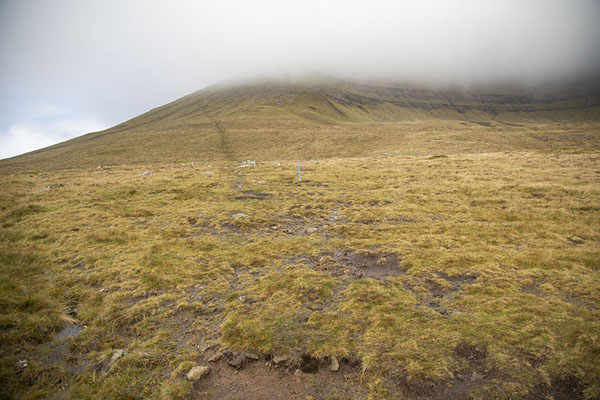 Picture of Villingadalsfjall (Faroe Islands): The beginning of the trail to the summit of Villingadalsfjall