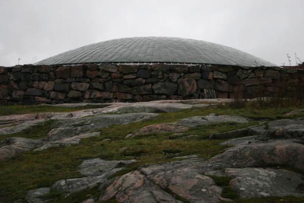Foto van Helsinki: Temppeliaukio or Temple church roof sticking out of hill - Finland - Europa
