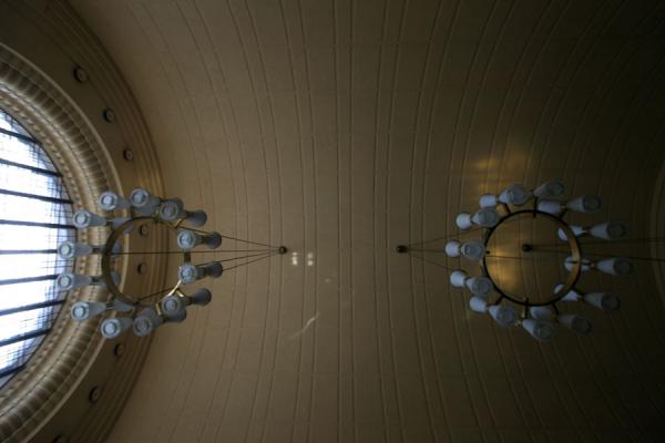 Looking up the ceiling of Helsinki central station | Stazione di Helsinki | Finlandia