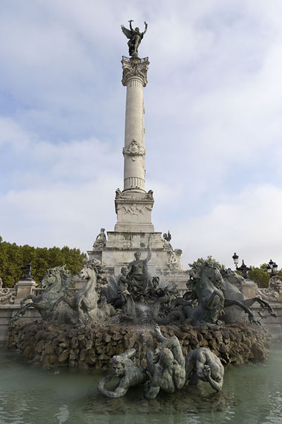The fountain of Quadrige des Chevaux Marins | Centro de Burdeos | Francia