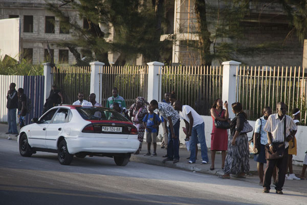 People trying to get a ride on a taxi in Libreville | Guidatori di taxi di Libreville | Gabon