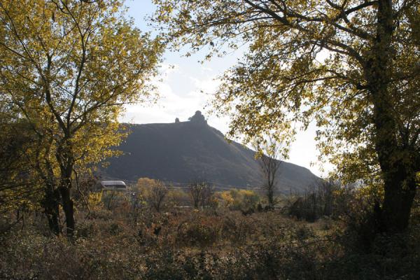 Picture of Jvari Church: silhouet on the hill seen from a distance