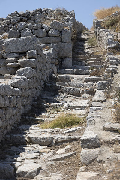 Stairs connecting the lower and upper part of Ancient Thera | Thera vieja | Grecia