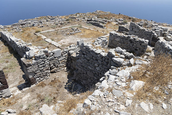 Looking south over the higher part of Ancient Thera | Thera vieja | Grecia