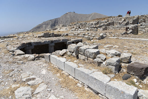 Building with subterranean chamber at Ancient Thera | Thera vieja | Grecia