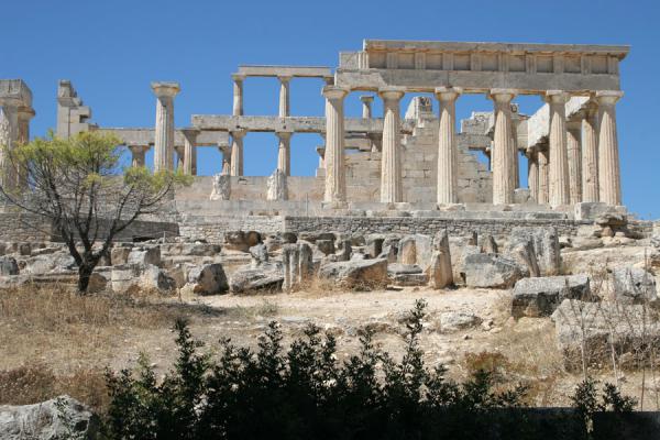 Foto di Aphaia temple from a distanceAegina - Grecia
