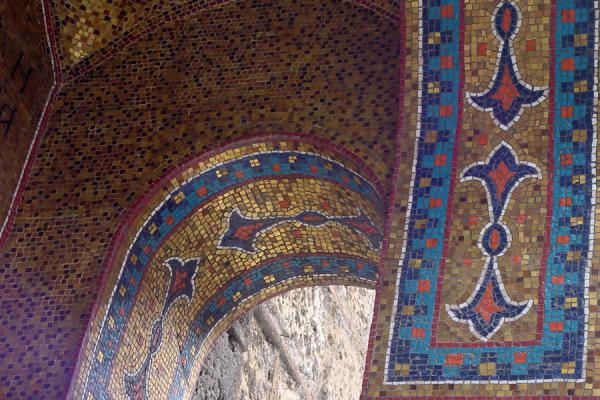 Arches of one of the monasteries | Monastère de Athènes | Grèce