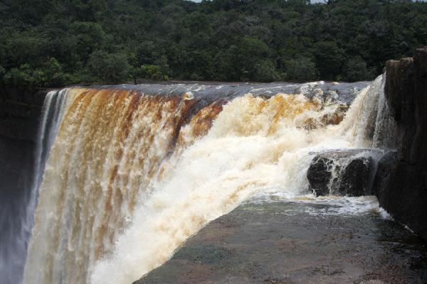 Photo de View of the majestic Kaieteur Falls from the ledgeKaieteur - Guyana