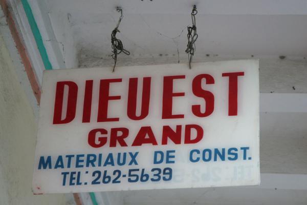 Picture of Haitian signs (Haiti): God is great: selling construction materials