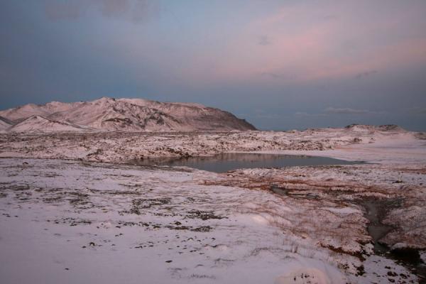 Foto de Early winter morning light over the mountains in central SnæfellsnesSnæfellsnes - Islandia