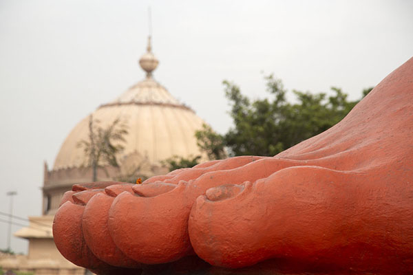 View of the dome of Gauri Nageshwara temple in Chhatarpur mandir with feet of the enormous Hanuman statue in the foreground | Chhatarpur Mandir | India