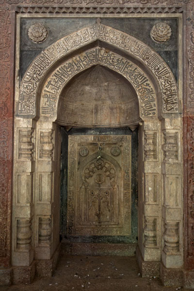 Richly decorated niche inside the mausoleum of Isa Khan | Humayun Tomb | India