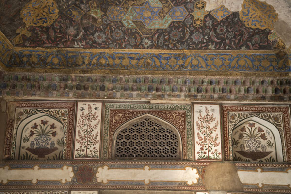 Picture of Itimad ud-Daulah (India): Decorations inside the mausoleum