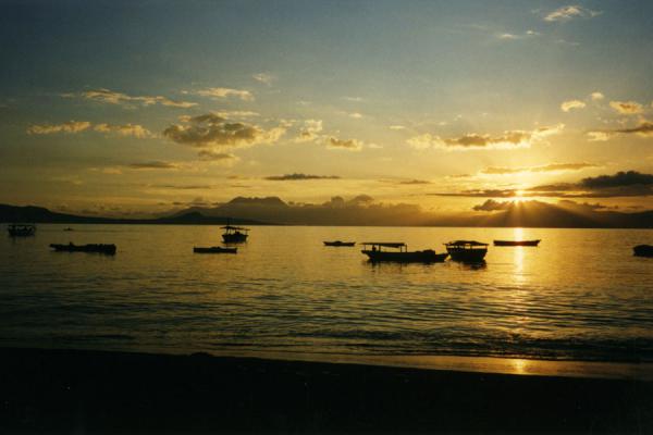 Foto van Sunset on a beach on Flores islandFlores - Indonesië