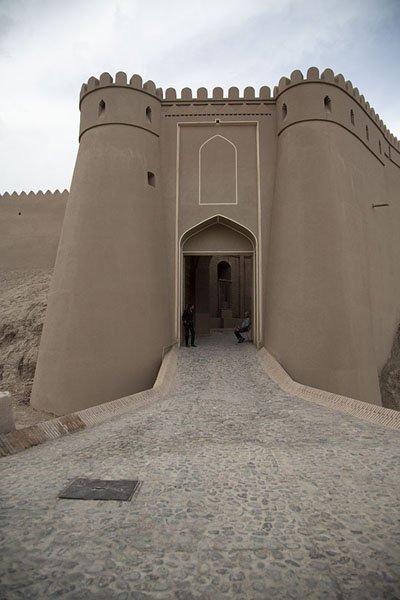 Photo de Entrance of the citadel properBam - Iran