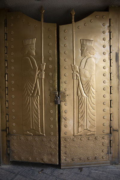 Foto van The brass doors of Chak ChakChak Chak - Iran