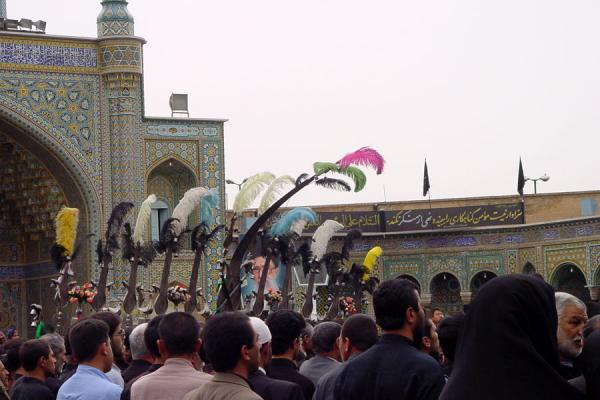 Masses attending a service | Hazrat e Mazumeh | Iran