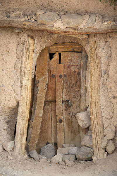 Wooden entrance door of a cave dwelling at Meymand | Meymand | Irán
