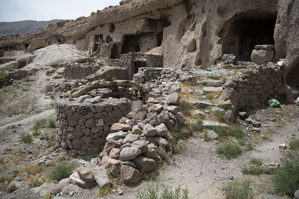 Foto de Cave dwellings of MeymandMeymand - Irán