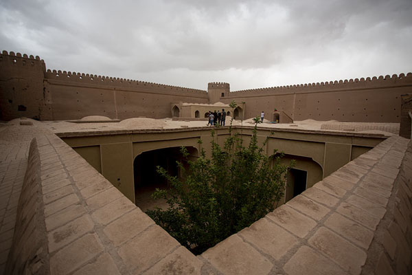 Photo de Courtyard of the palace of the citadel of Rayen seen from above - Iran - Asie