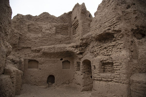 Picture of Rayen Citadel (Iran): Adobe houses in ruins in Rayen citadel