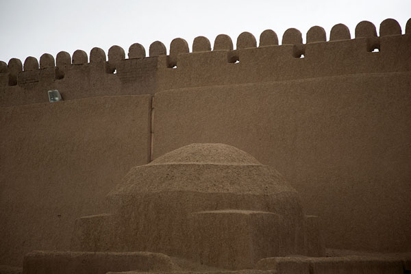 Photo de The wall of Rayen CitadelRayen - Iran
