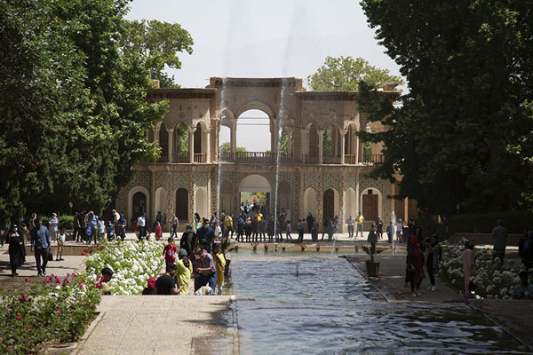 Foto di Iran (View of the central channel of Shahzadeh Garden with building at the end)